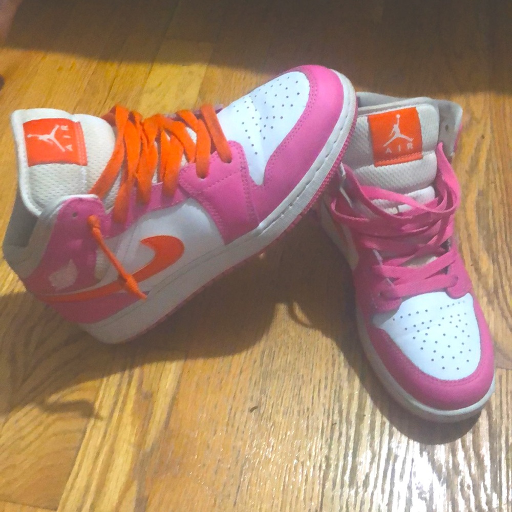 Jordan 1s pink and white
